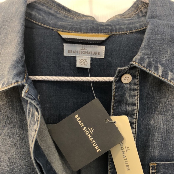 NWTs LL Bean’s Signature exclusive line Stretch lightly faded denim Shirt - Picture 2 of 10